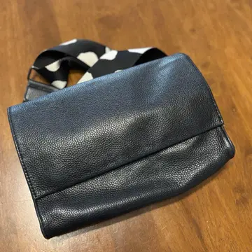 ear PAPILLONNER 와이드 테이프 숄더백 블랙