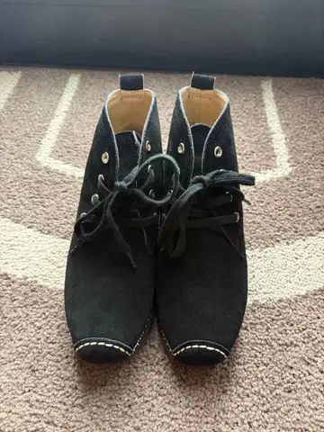 블랙 스웨이드 레이스업 부티