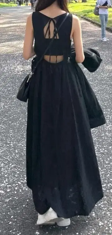 Chico 백 오픈 디자인 슬리브리스 롱 원피스