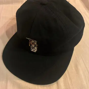 HUF 블랙 캡 스냅백