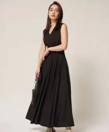 프레이 아이디 턱 쉐이프 V넥 드레스