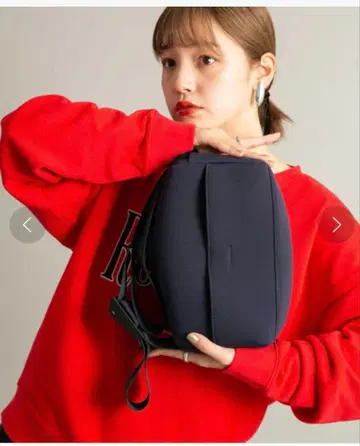 KBF 스무스 숄더백 네이비