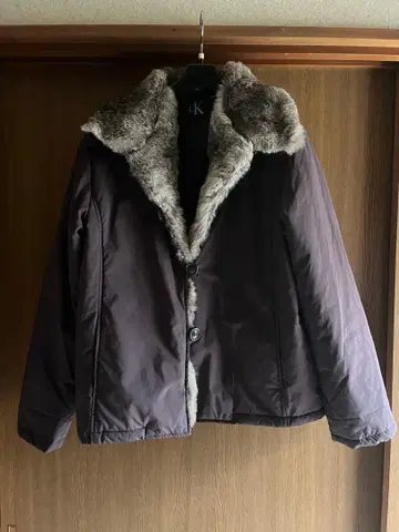 calvin klein 퍼 달린 자켓 사이즈 10
