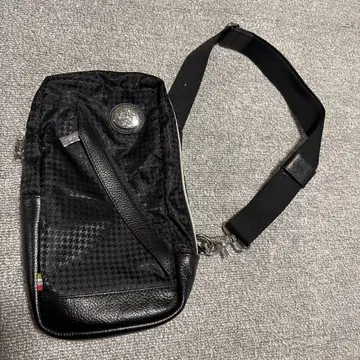 블랙 체크 무늬 바디백