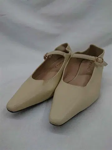 코히나 스트랩 스퀘어토 펌프스 베이지 계열 M 사이즈