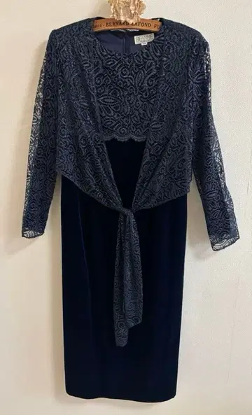 도쿄 소와르 네이비 레이스 상의 포함 롱 드레스