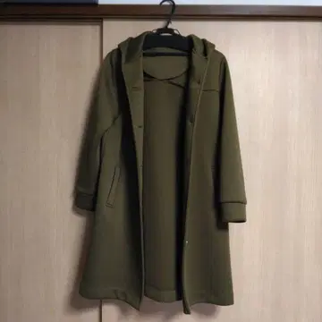 올리브 그린 후드 부착 롱 코트