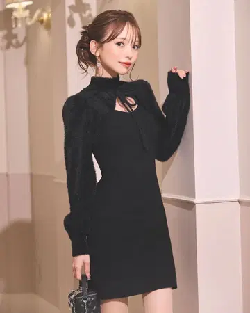 [ 완판템!! ] 미셸 마카롱 샤기 니트 원피스 블랙