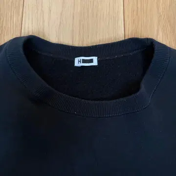 H beauty&youth 맨투맨