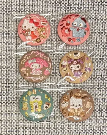 산리오 자수 캔 배지 6개 세트