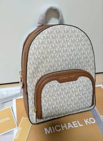 새상품 정품 마이클코어스 백팩 (쇼핑백, 수납 가방 포함)