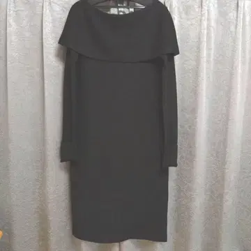 LAUTREAMONT 블랙 오프숄더 긴팔 니트 원피스