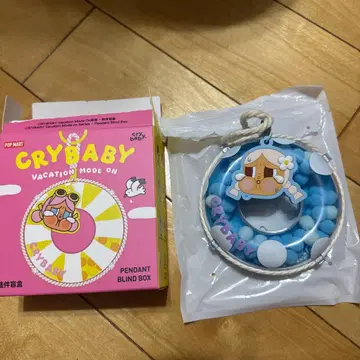 POPMART CRYBABY Vacation Mode On 펜던트