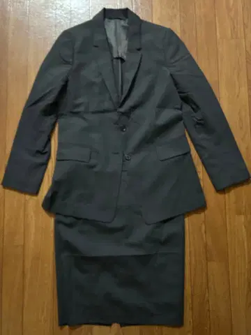 다크 그레이 수트 포멀 2 버튼