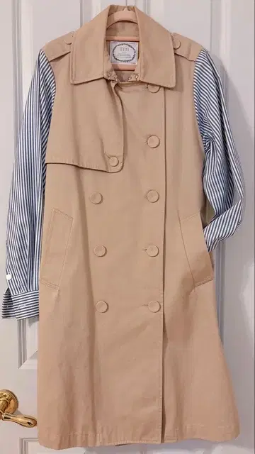 레어 즉시 완판된 트렌치 TETI 소매 절개 트렌치코트