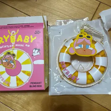 POPMART CRYBABY Vacation Mode On 펜던트