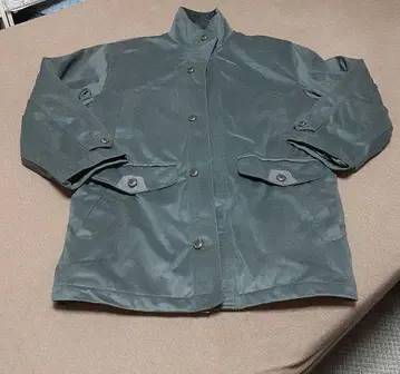 다크 그린 버튼 부착 자켓