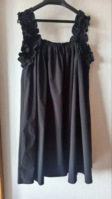 discoat [ umm. ] 어깨 프릴 미니 원피스