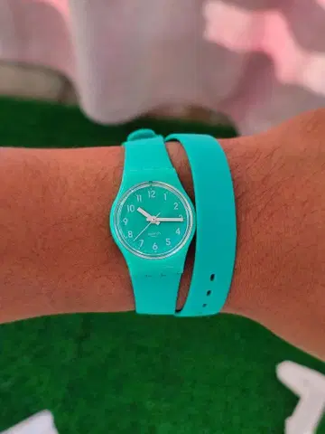 SWATCH SWISS 유니크한 디자인의 러버 스트랩 포함 여성용