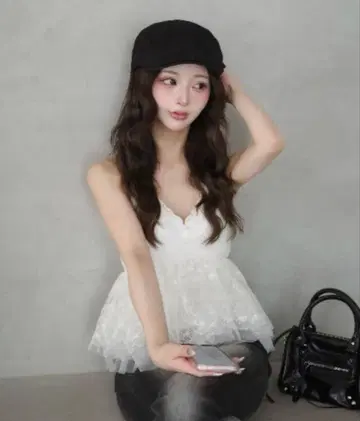 [ 미사용 새상품 ] Darich 홀터 페플럼 레이스 상의