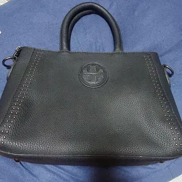 블랙 가죽 스터드 핸드백