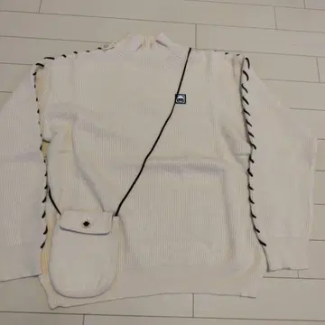 피코네 화이트 리브 하이넥 스웨터 사이즈 38