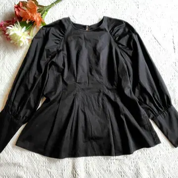 새상품급 나노 유니버스 턱 블라우스 볼륨 슬리브 퍼프 슬리브 블랙