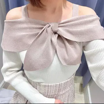 evelyn 라메 리본 오프숄더 상의 에블린 양산형