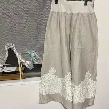 자수 장식 그레이 린넨풍 와이드 팬츠