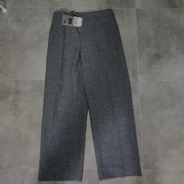 그레이 스트라이프 패턴 와이드 팬츠