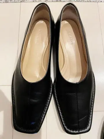 CLANE 아웃스티치 스퀘어 플랫슈즈 36