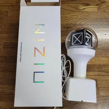 NIZIU 공식 라이트 스틱 화이트
