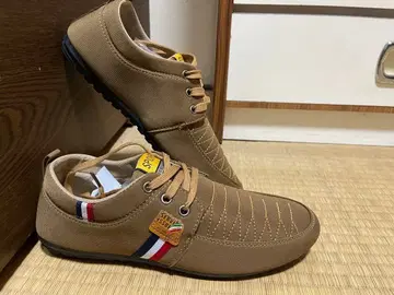 베이지 스트라이프 악센트 스니커즈