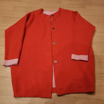 오렌지 긴팔 가디건 금속 버튼