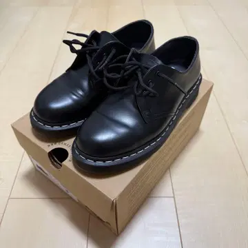 닥터마틴 1461 화이트 스티치 3홀 신발