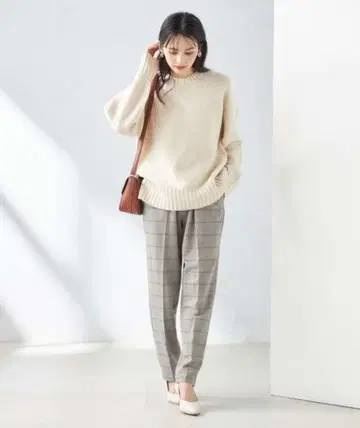 [ 새상품 ] a.v.v 따뜻한 미라쿠르 이지 체크 테이퍼드 팬츠