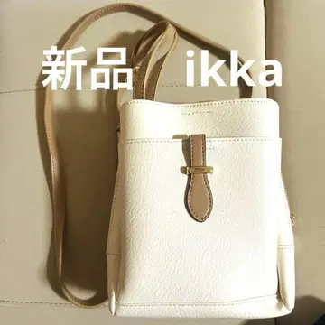 ikka 화이트 합성 피혁 숄더백