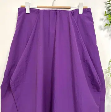 택 포함 미사용 새상품 emmi atelier 턱 볼륨 벌룬 스커트