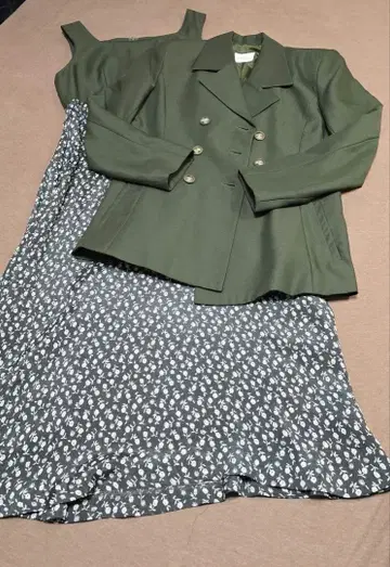 올리브 그린 슬리브리스 드레스와 자켓 세트