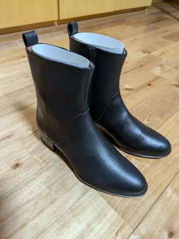 미사용 새상품 휴먼 우먼 오리지널 숏부츠 23