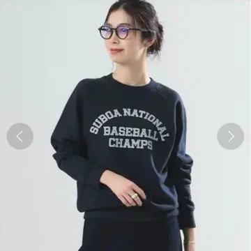 AK+1 로고 맨투맨 풀오버 네이비