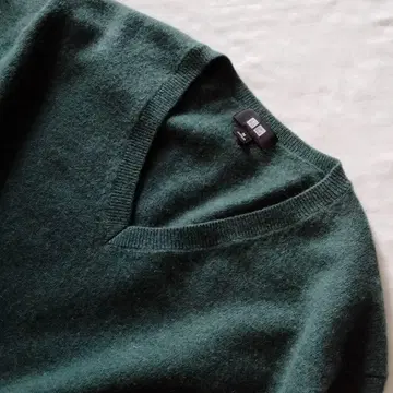 M 사이즈 캐시미어 100% V넥 스웨터 그린 유니클로