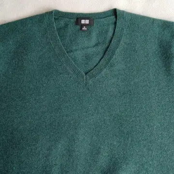 M 사이즈 캐시미어 100% V넥 스웨터 그린 유니클로