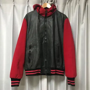 CURGE 가죽 절개 후드 부착 바시티 자켓