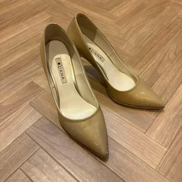 DIANA 에나멜 펌프스 24cm
