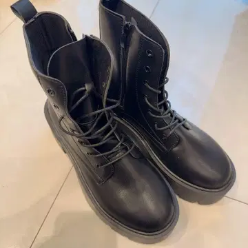 블랙 통굽 부츠 지퍼 포함