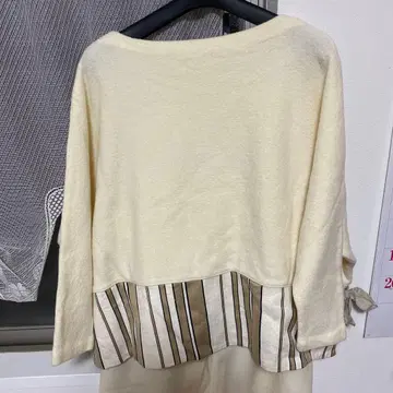 아이보리 스트라이프 밑단 긴팔 상의