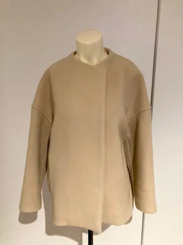 투모로우랜드 울 하프 코트