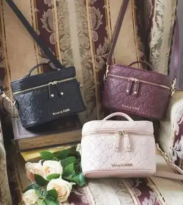 모노그램 큐브 숄더백