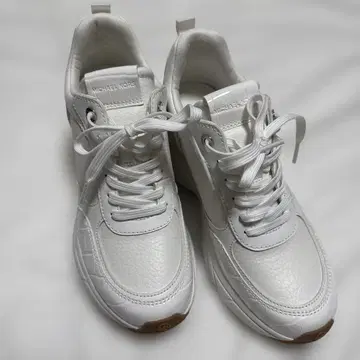 MICHAEL KORS 화이트 스니커즈